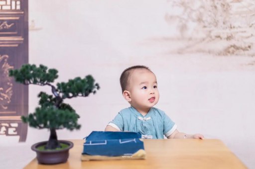 北京怀孕肚子中间凹两边凸
